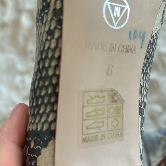 Snake skin pointed toe booties, size 6 🐍 - Picture 10 of 11